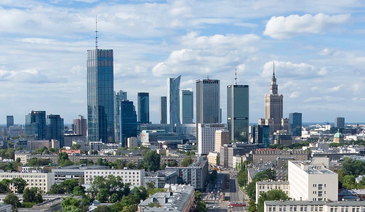 Aleja_Niepdleglosci_Warsaw_2022_aerial_(cropped) (1)
